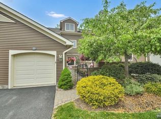257 Westervelt Ln, Mahwah, NJ 07430