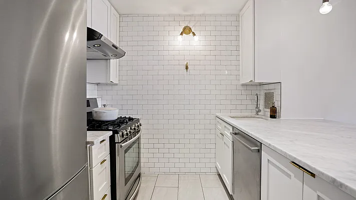 Sold by Garfield Realty  | media 5