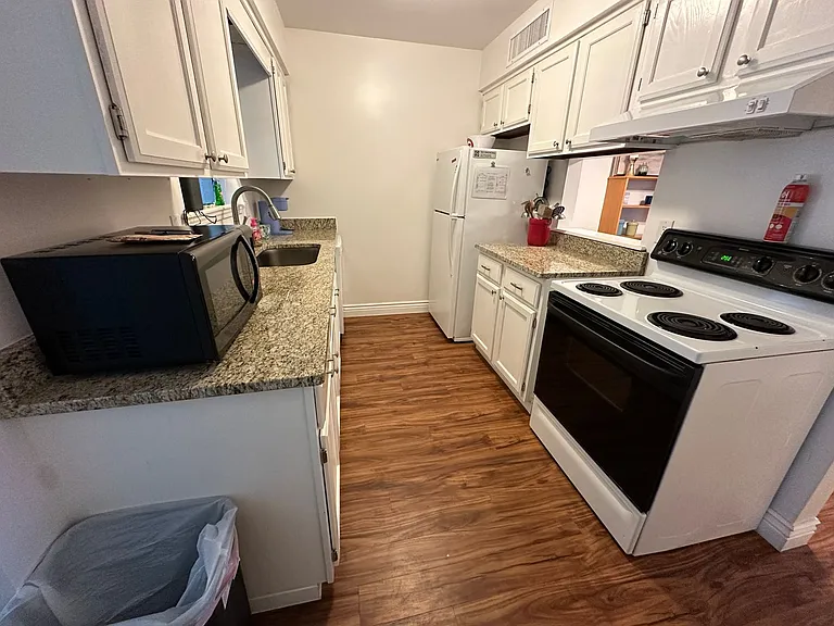 1416 E O St — Photo 3