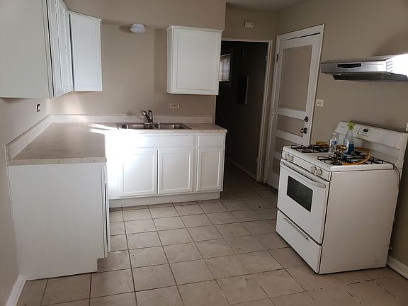 4th image of 10215 S Oglesby Ave