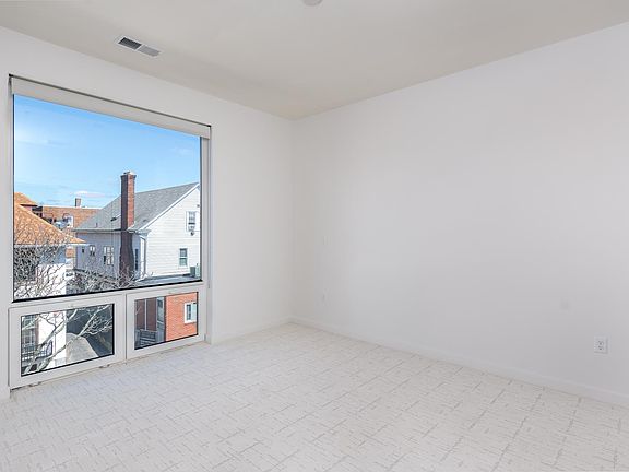 5th image of 225 Waterman St #201