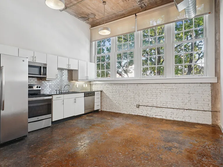 Deep Ellum Lofts — Photo 30