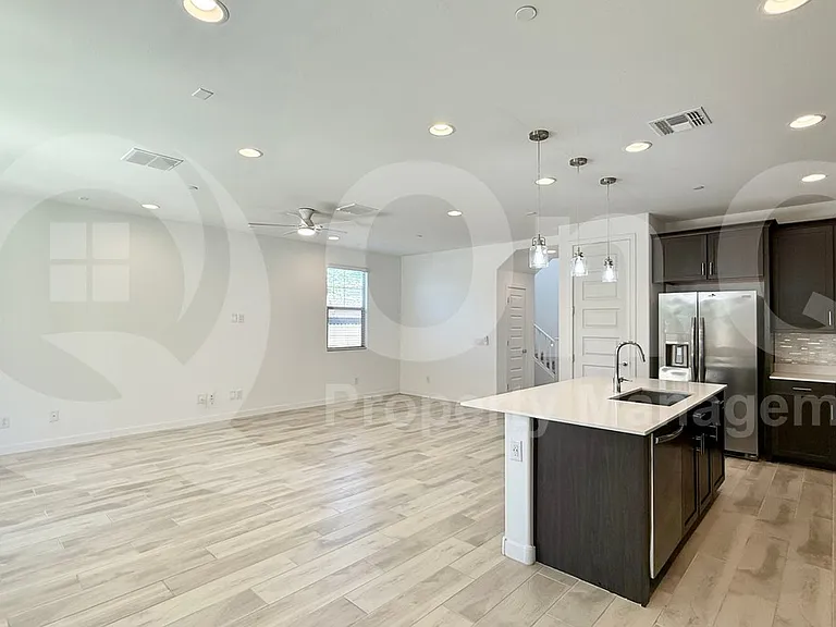 636 S Jacana Ln — Photo 5