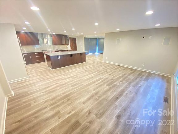 3rd image of 301 Odell Dr