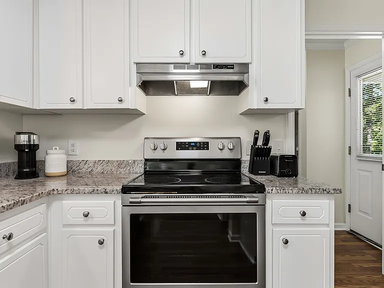 401 Redpath Dr — Photo 18