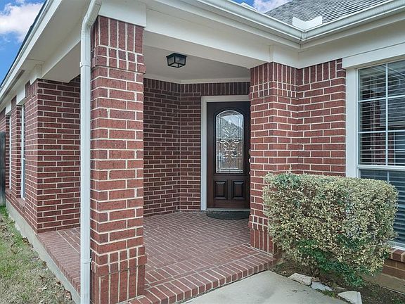 3rd image of 8736 Deepwood Ln
