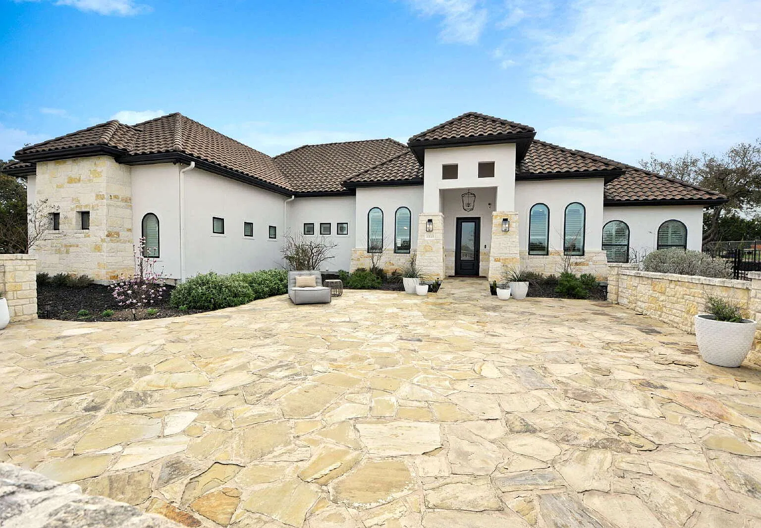 5 bed, 4.5 bath, 3830 sqft, $4,800 — Photo 1