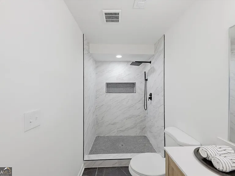 2082 Rosewood Rd — Photo 15
