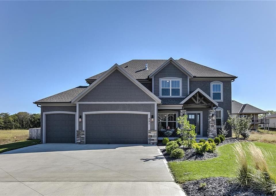 1st image of 521 NE Doran Dr