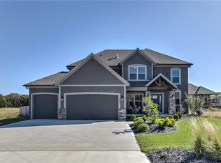 521 NE Doran Dr, Lees Summit, MO 64086