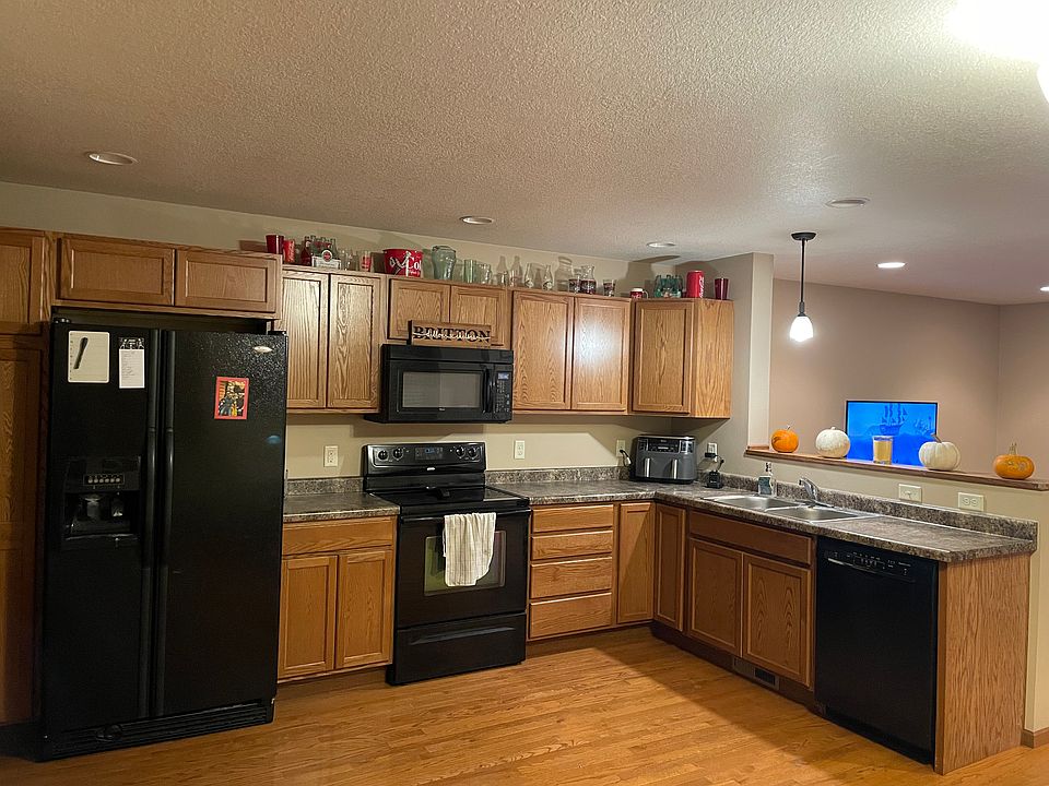 1st image of 105 Valley Ln