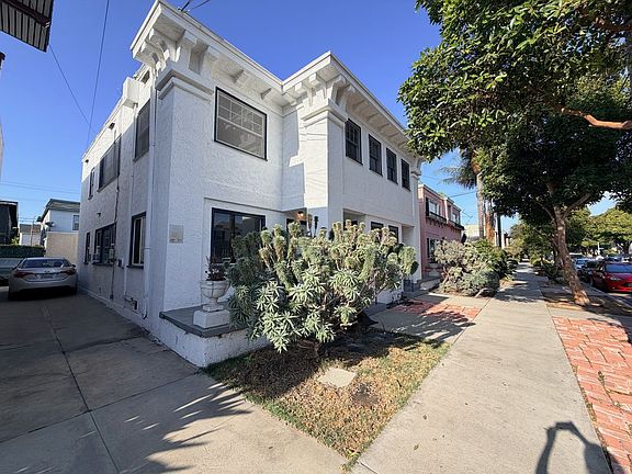 4th image of 1027 E 2nd St