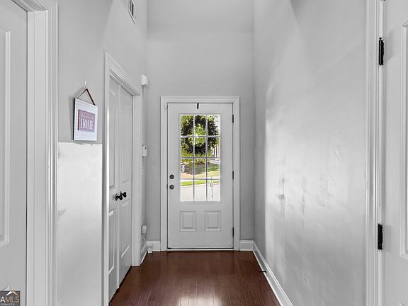 4th image of 815 Ansbeth Way
