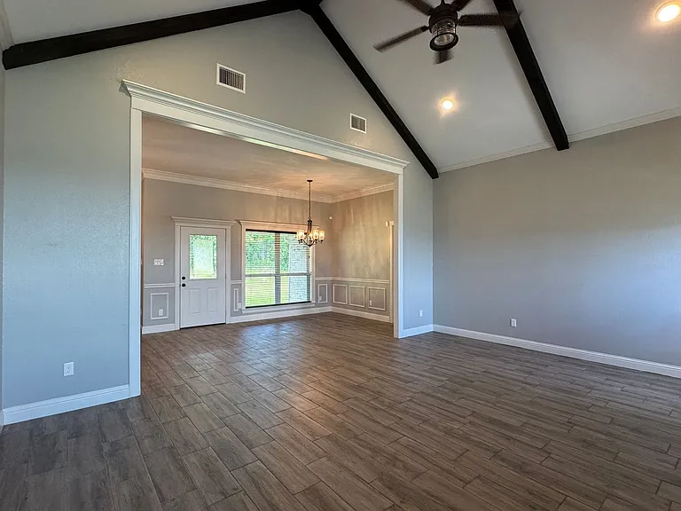 205 Meadow Ln — Photo 3