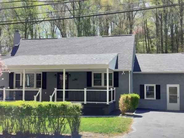 920 Stargazers Rd, Coatesville, PA 19320