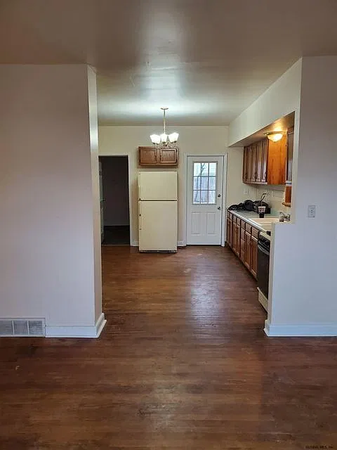 2 bed, 1000 sqft, $1,395 — Photo 2
