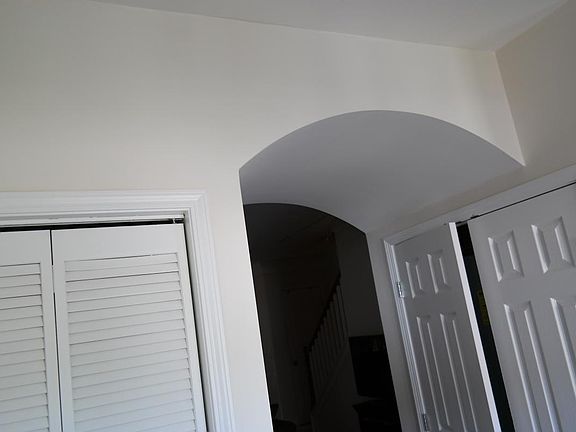 Arc connecting living room to dining and kitchen