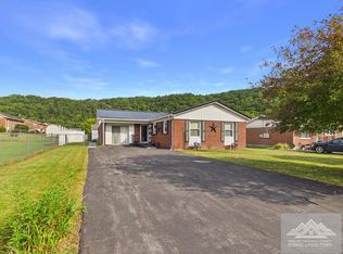 403 Ridgeway Dr, Bluefield, VA 24605