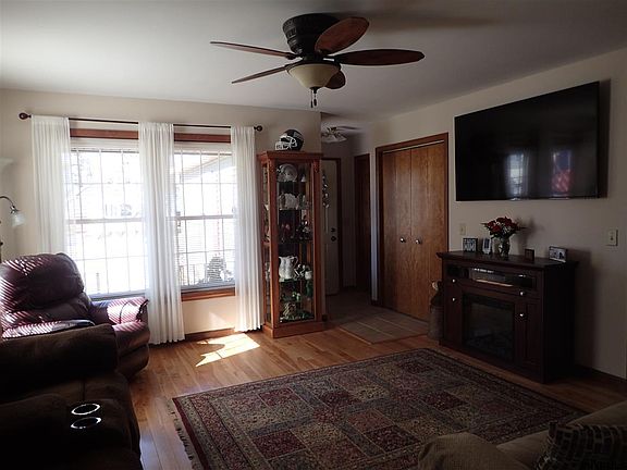 3rd image of 26 Wilson Ave