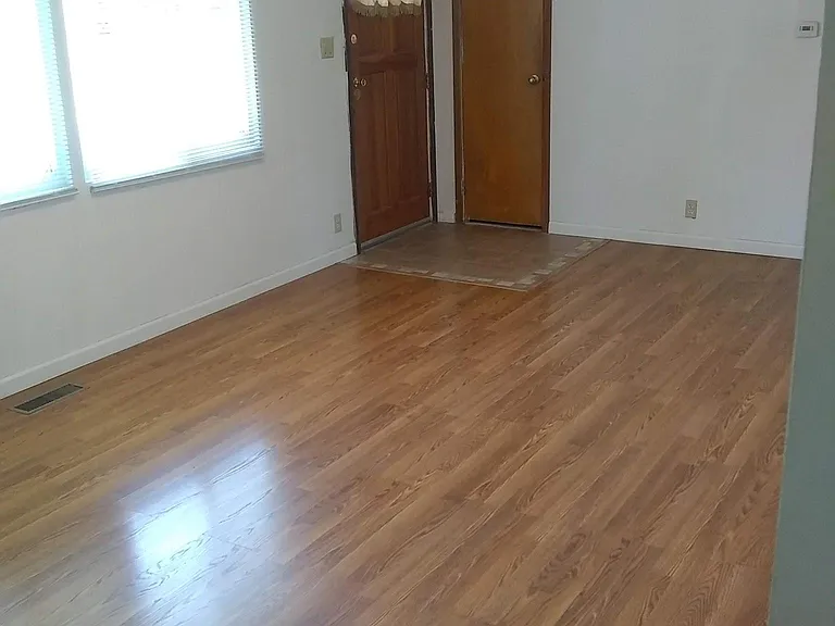 647 Park Dr — Photo 3