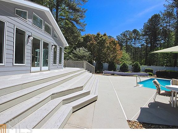 5th image of 104 Sawleaf Ln