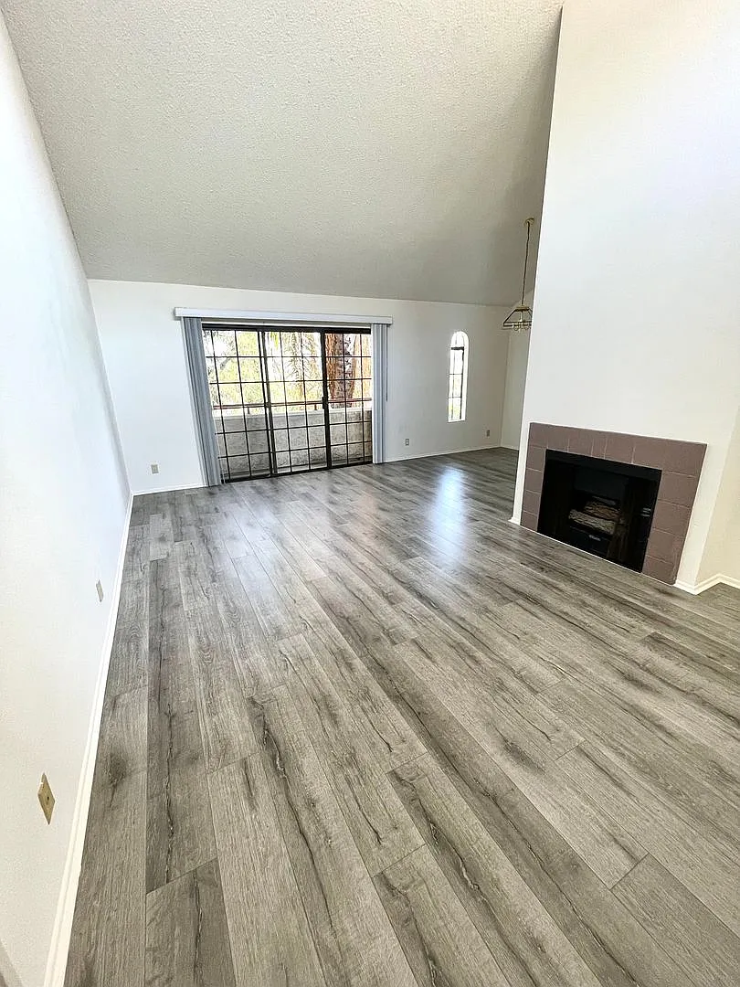 Building Photo - 10737 La Grange Ave
