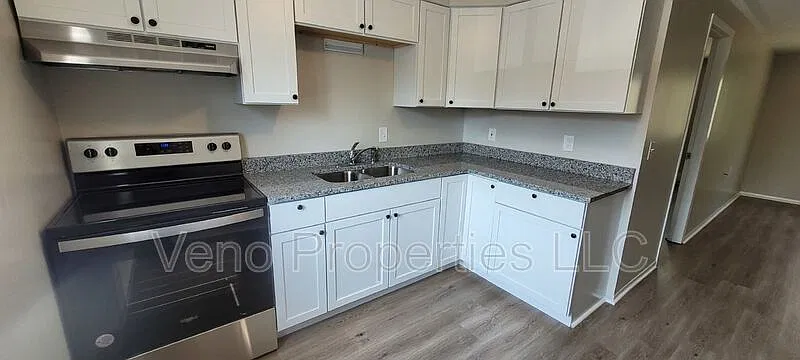 40 McIntyre St — Photo 2