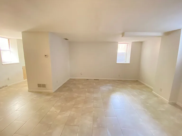 Dennison Ave 877 NCR — Photo 8