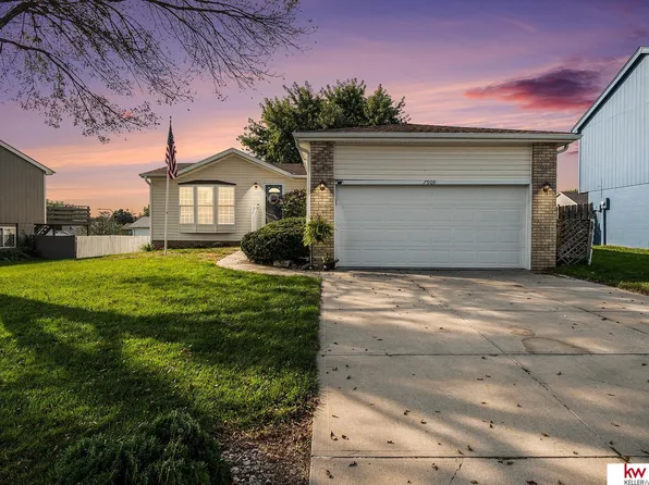 7909 Bartlett St, Omaha, NE 68122