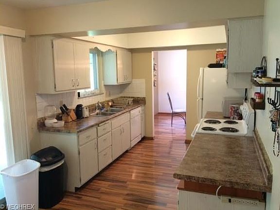 5th image of 28493 Windsor Dr