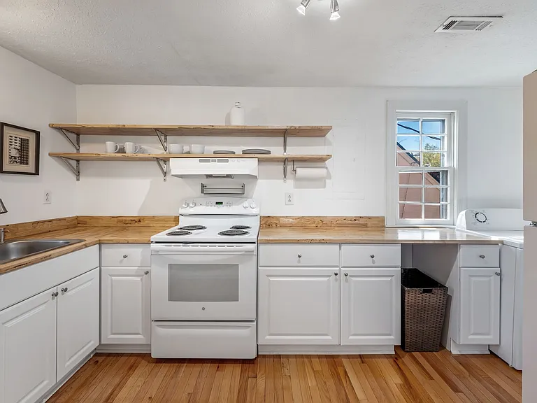 1022 Granada Ave #B — Photo 5