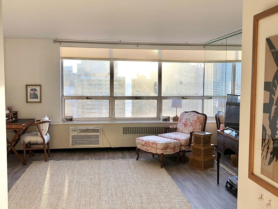 1st image of 70 W Burton Pl APT 2504