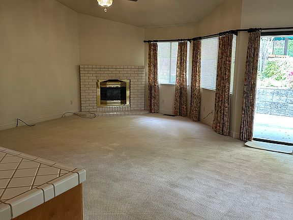 4th image of 313 Acorn Dr
