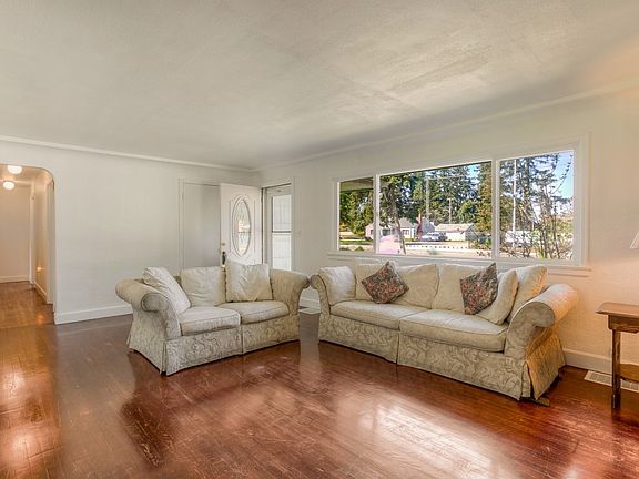 4th image of 8961 Gravelly Lake Dr SW