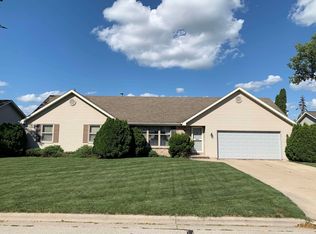 1264 Blue Ridge Dr, Green Bay, WI 54304