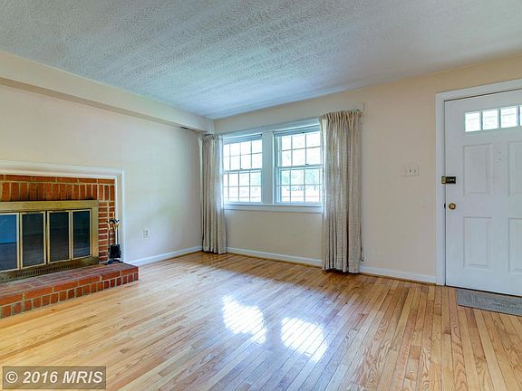5th image of 389 W Broad St #311