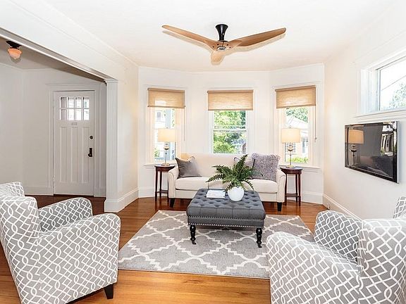 4th image of 152 Kittredge St #1
