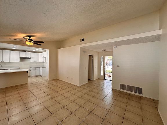 3rd image of 28638 Strathmore Rd