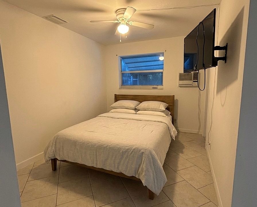 1st image of 49 SW 11th St APT 2