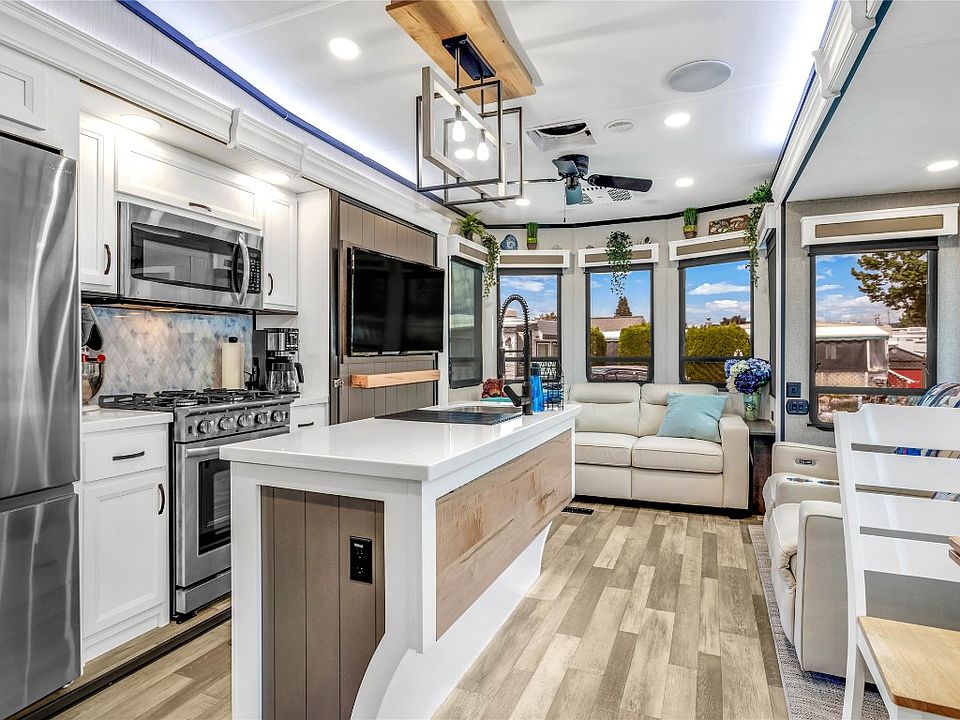 1st image of 415 Commonwealth Rd #396