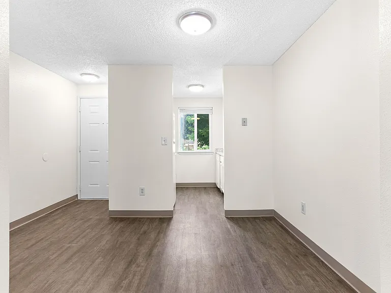 Charbern Apartments — Photo 10