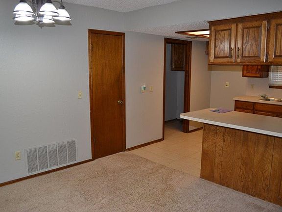 5th image of 11512 Cedar Valley Dr