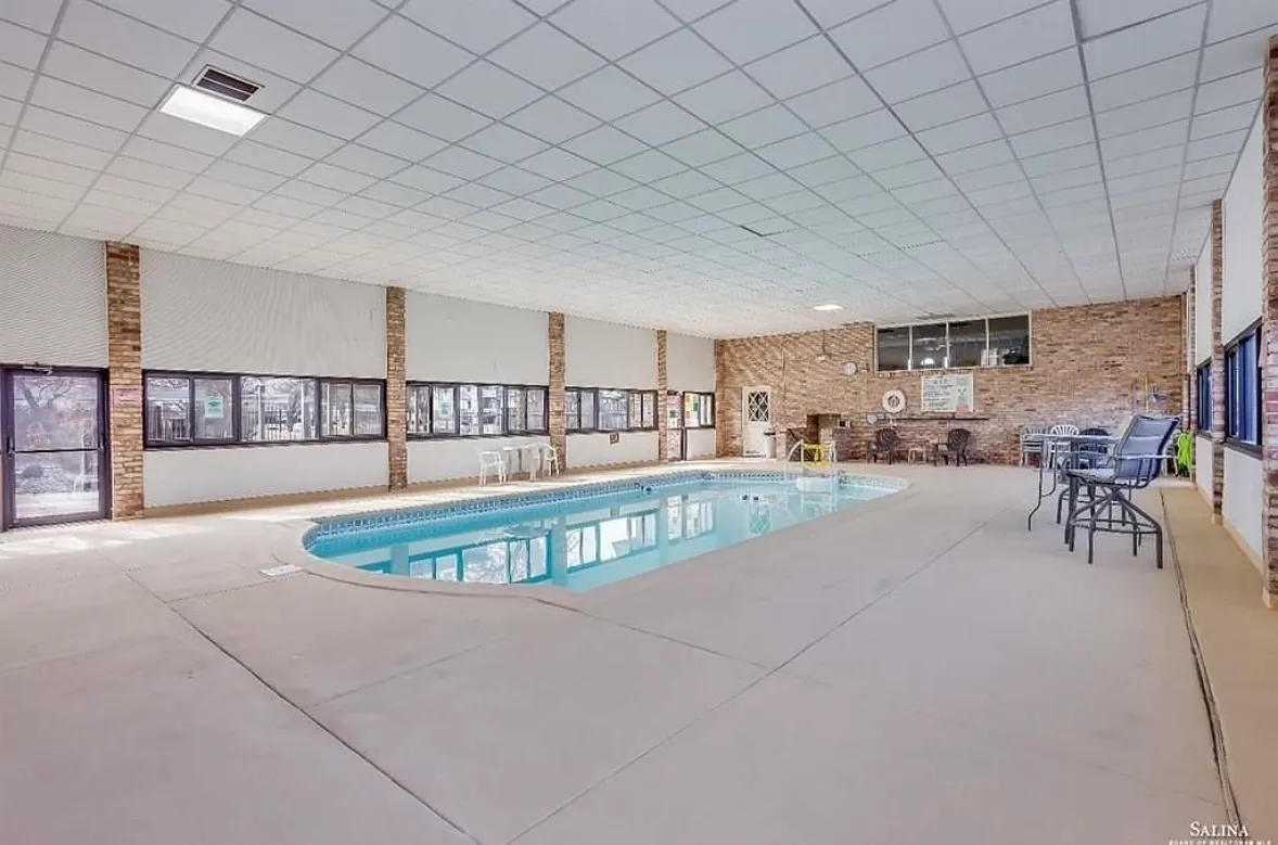 2 bed, 1944 sqft, $1,300 — Photo 4
