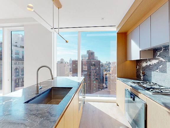 3rd image of 101 W 14th St APT Ph1a