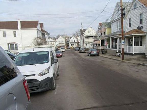 3rd image of 27 Thompson St