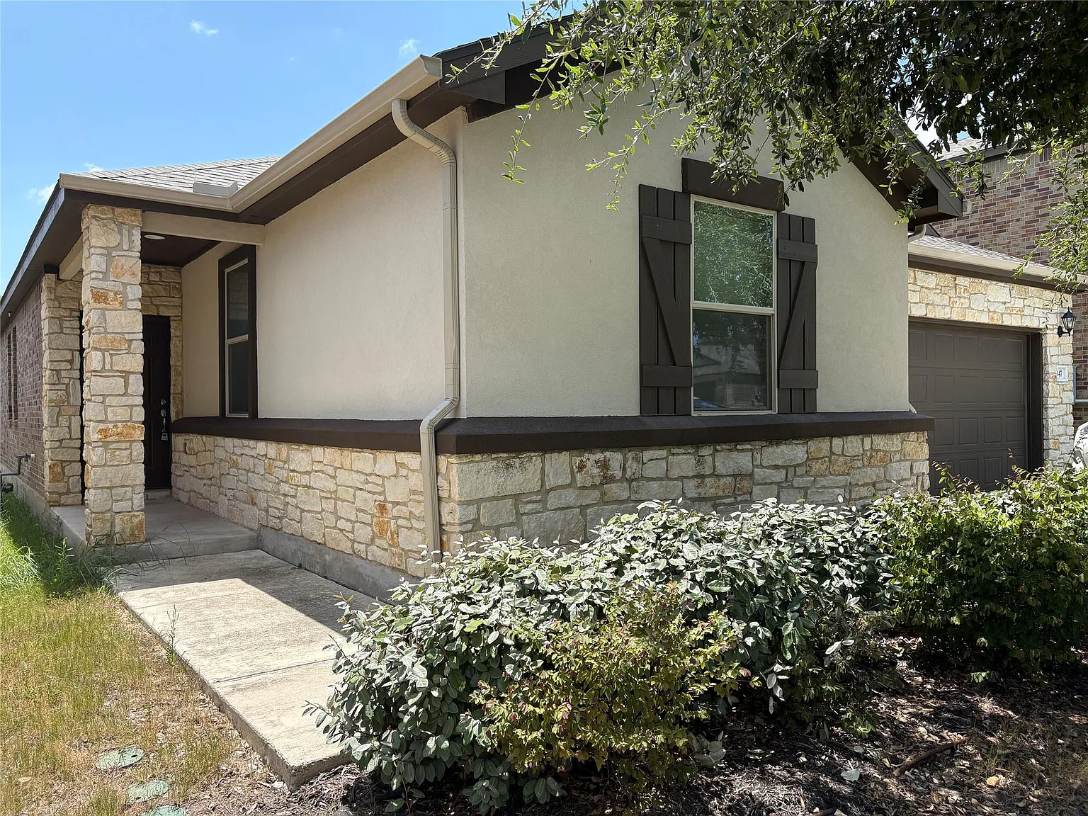 4 bed, 2.0 bath, 1883 sqft, $2,175 — Photo 1