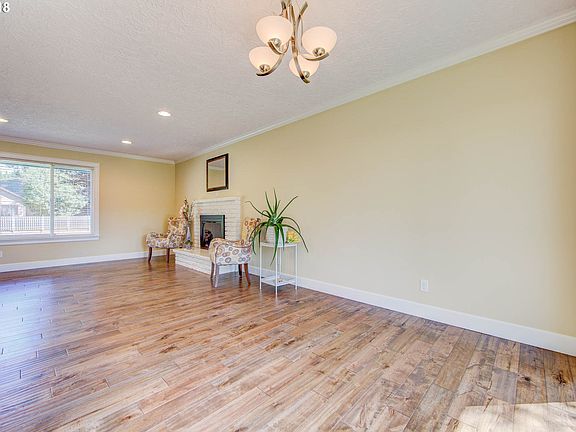 4th image of 4609 NE 58th St