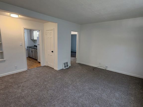 3rd image of 300 Palmetto Ave