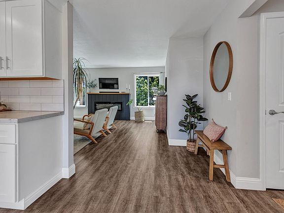 3rd image of 3469 Meadowbrook Drive