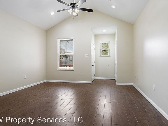 4th image of 2751 Banks St #B